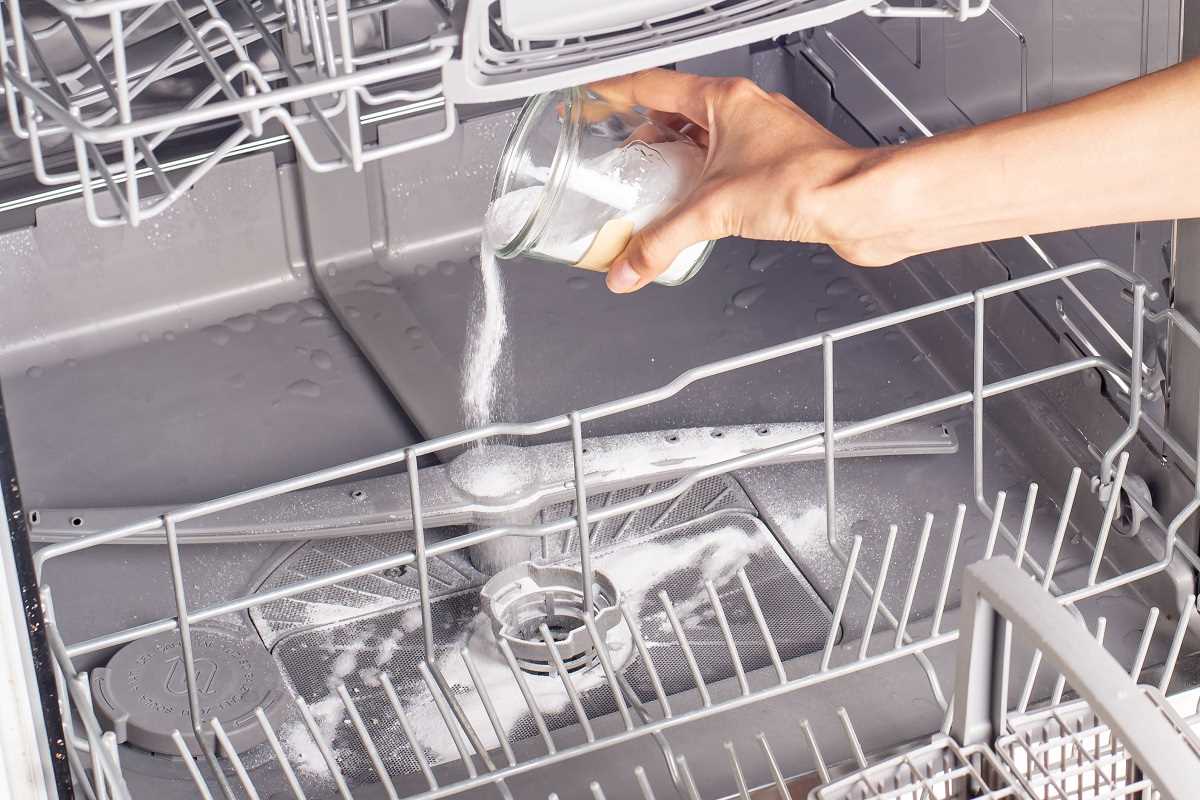 The Science Behind the Effectiveness of Baking Soda in Cleaning Dishes