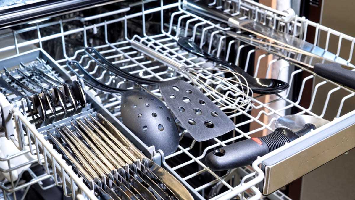 Benefits of a dishwasher with cutlery tray