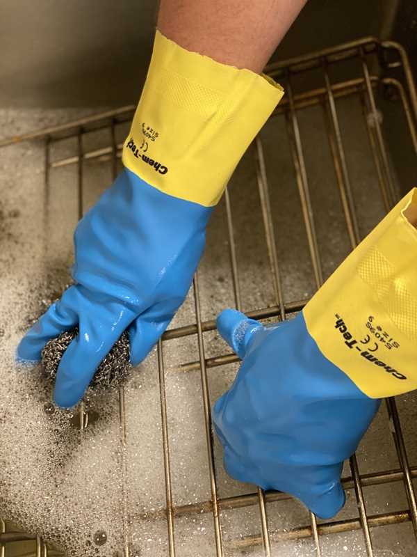 Rubber gloves for dishwashing