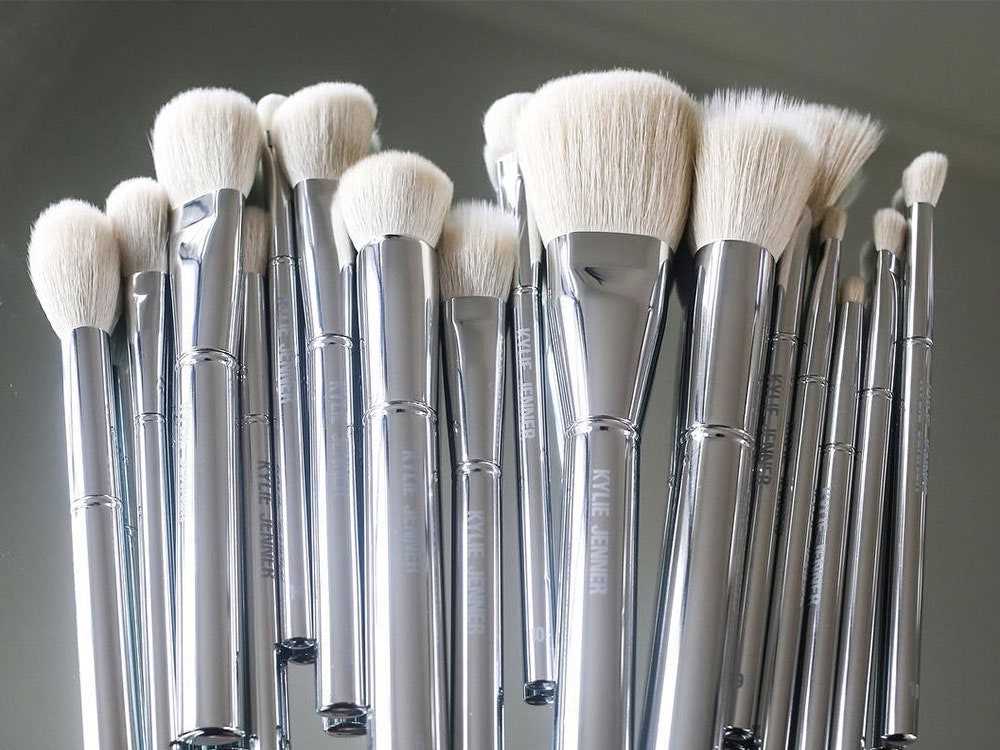 1. Is it safe to wash makeup brushes in the washing machine?