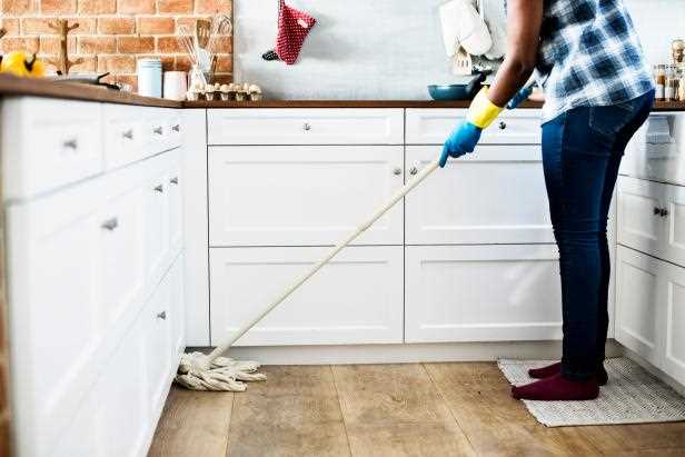 Why Vinegar is the Best Cleaning Solution for Oak Floors