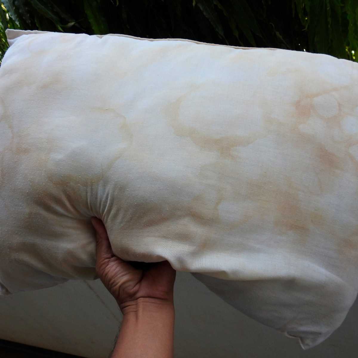 Methods to Remove Yellow Stains on Pillowcases