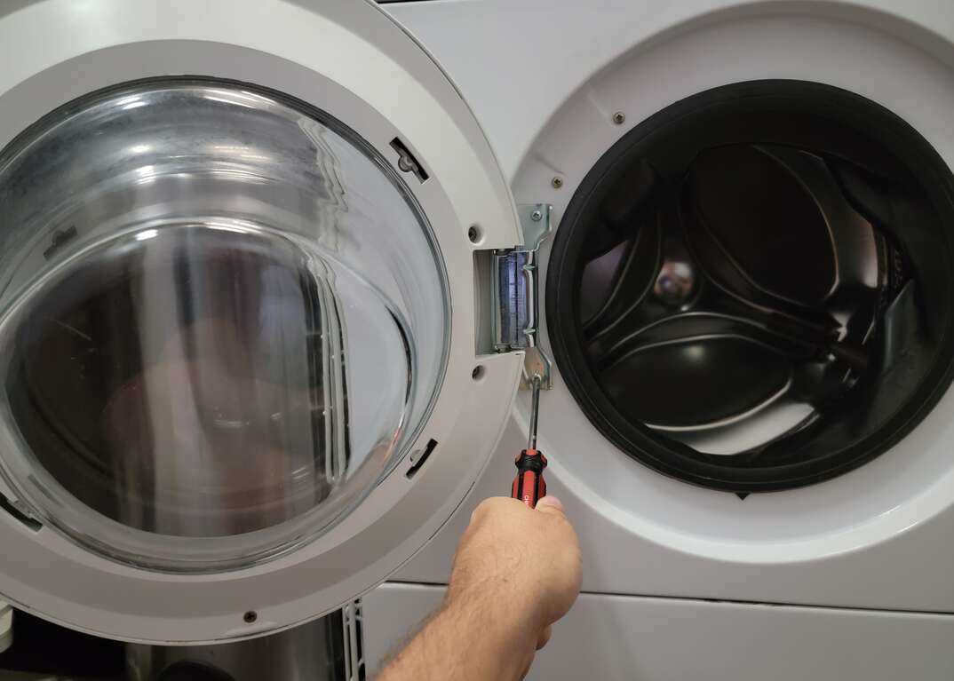 Benefits of Right-Hinged Washing Machines